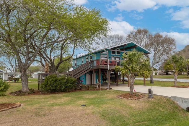 1941 Bayview Drive, Palacios, TX 77465