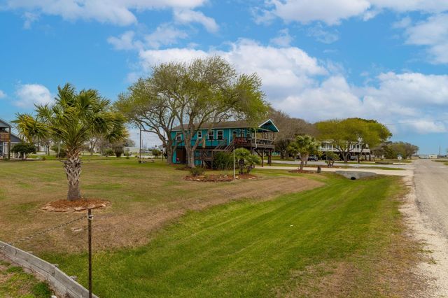 1941 Bayview Drive, Palacios, TX 77465