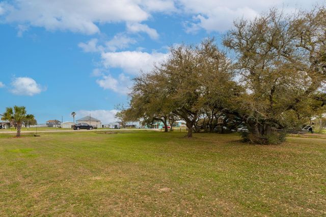 1941 Bayview Drive, Palacios, TX 77465