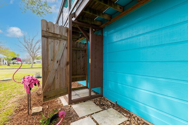 1941 Bayview Drive, Palacios, TX 77465