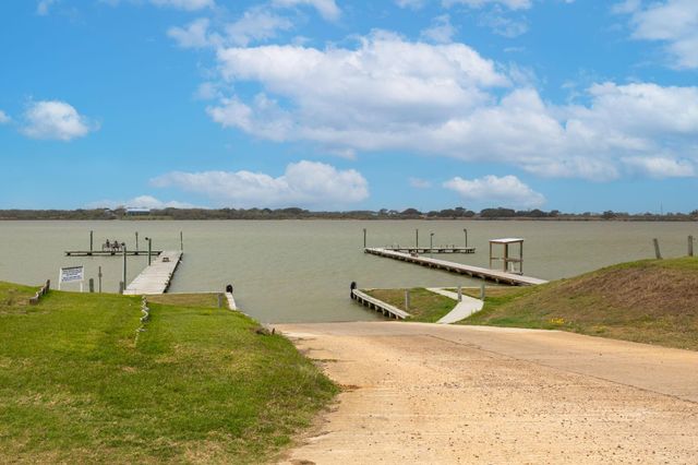 1941 Bayview Drive, Palacios, TX 77465