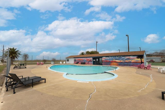 1941 Bayview Drive, Palacios, TX 77465