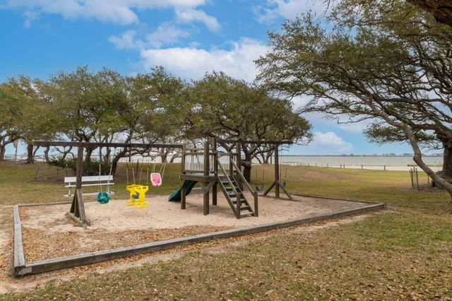 1941 Bayview Drive, Palacios, TX 77465