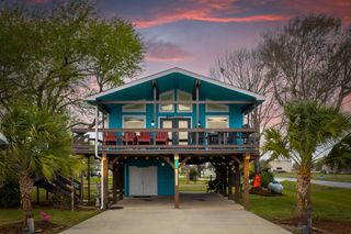 1941 Bayview Drive, Palacios, TX 77465