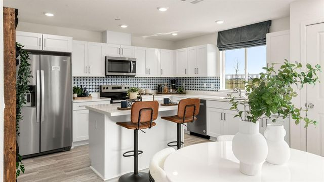 608 Imperial Ct, Roseville, CA 95747