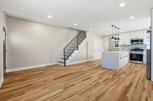 14 EAST 52ND ST, Bayonne, NJ 07002