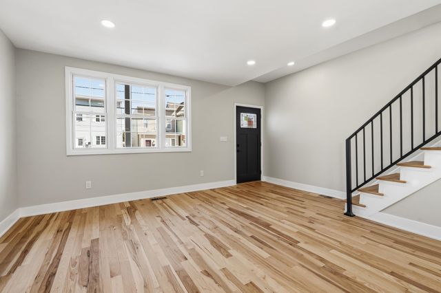 14 EAST 52ND ST, Bayonne, NJ 07002