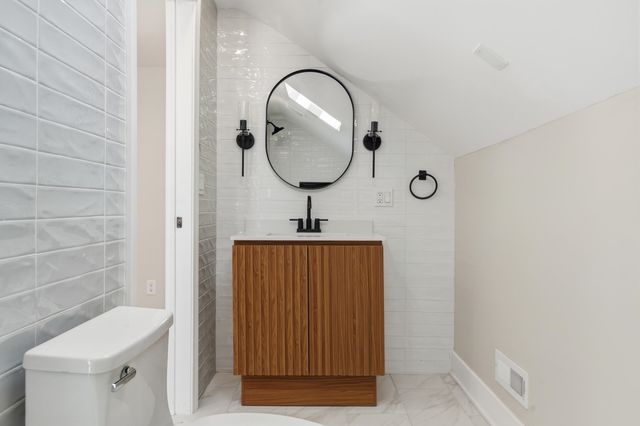 14 EAST 52ND ST, Bayonne, NJ 07002