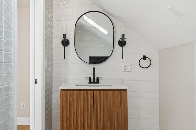 14 EAST 52ND ST, Bayonne, NJ 07002