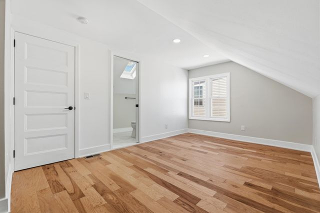 14 EAST 52ND ST, Bayonne, NJ 07002