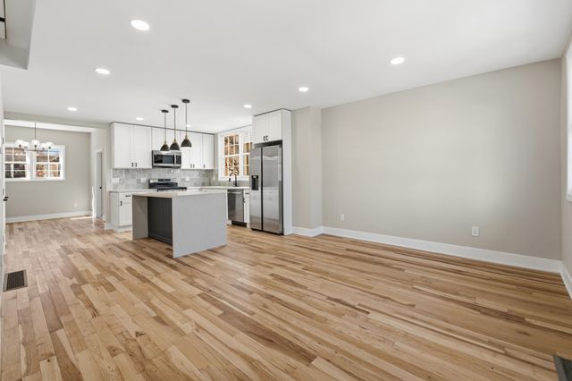 14 EAST 52ND ST, Bayonne, NJ 07002