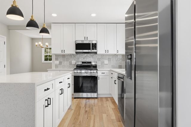 14 EAST 52ND ST, Bayonne, NJ 07002