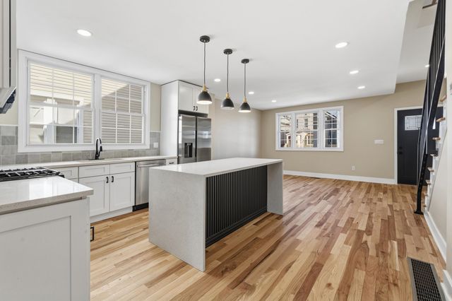 14 EAST 52ND ST, Bayonne, NJ 07002