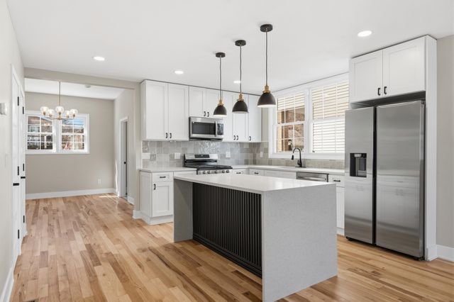 14 EAST 52ND ST, Bayonne, NJ 07002