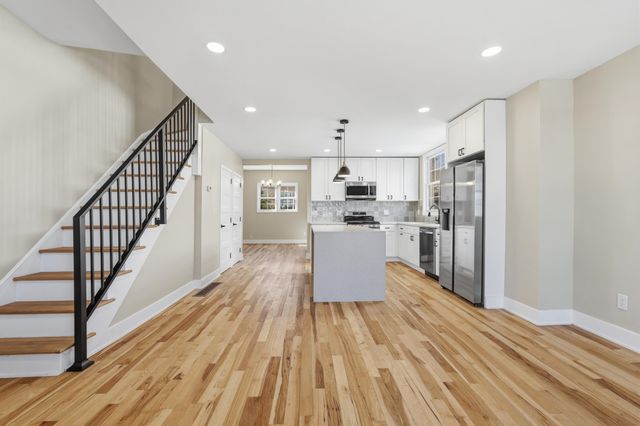 14 EAST 52ND ST, Bayonne, NJ 07002