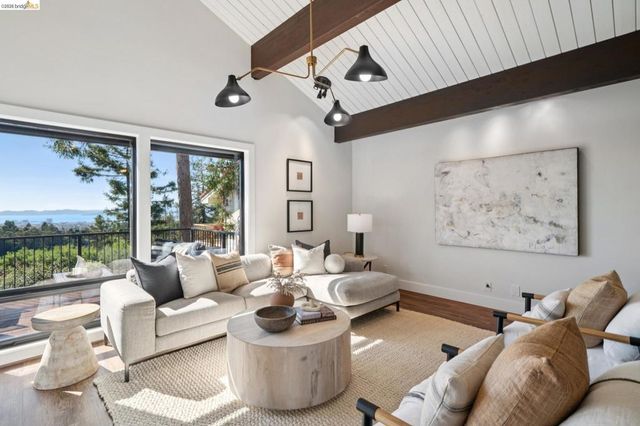 101 Taurus Ave, Oakland, CA 94611