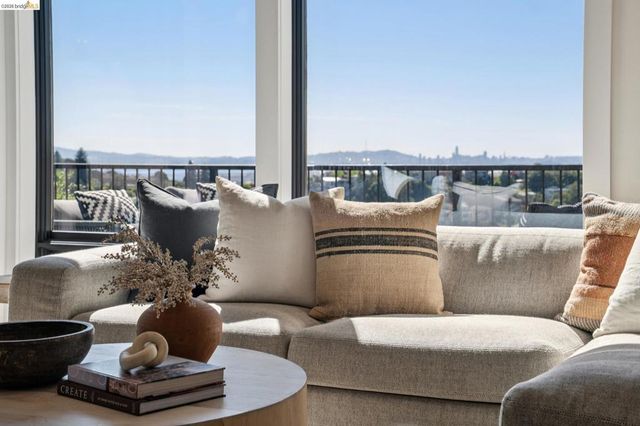 101 Taurus Ave, Oakland, CA 94611