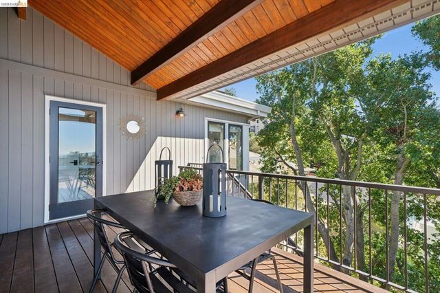 101 Taurus Ave, Oakland, CA 94611