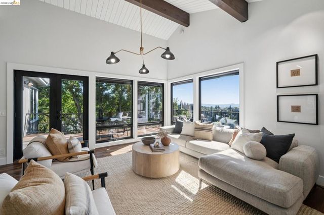 101 Taurus Ave, Oakland, CA 94611