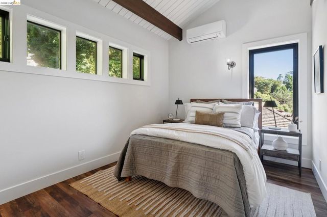 101 Taurus Ave, Oakland, CA 94611