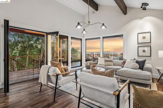 101 Taurus Ave, Oakland, CA 94611