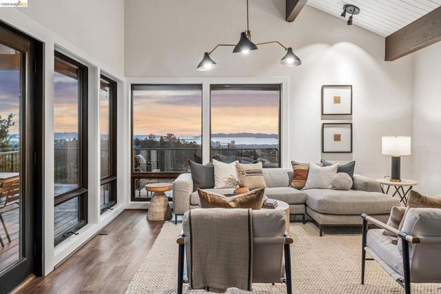 101 Taurus Ave, Oakland, CA 94611