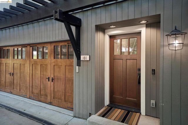 101 Taurus Ave, Oakland, CA 94611