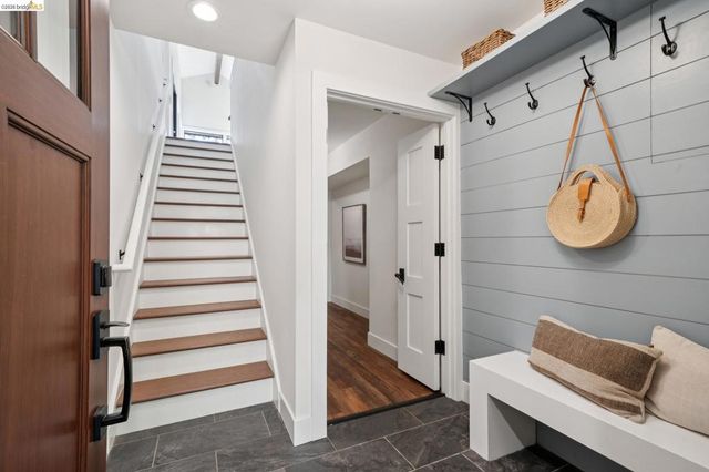 101 Taurus Ave, Oakland, CA 94611