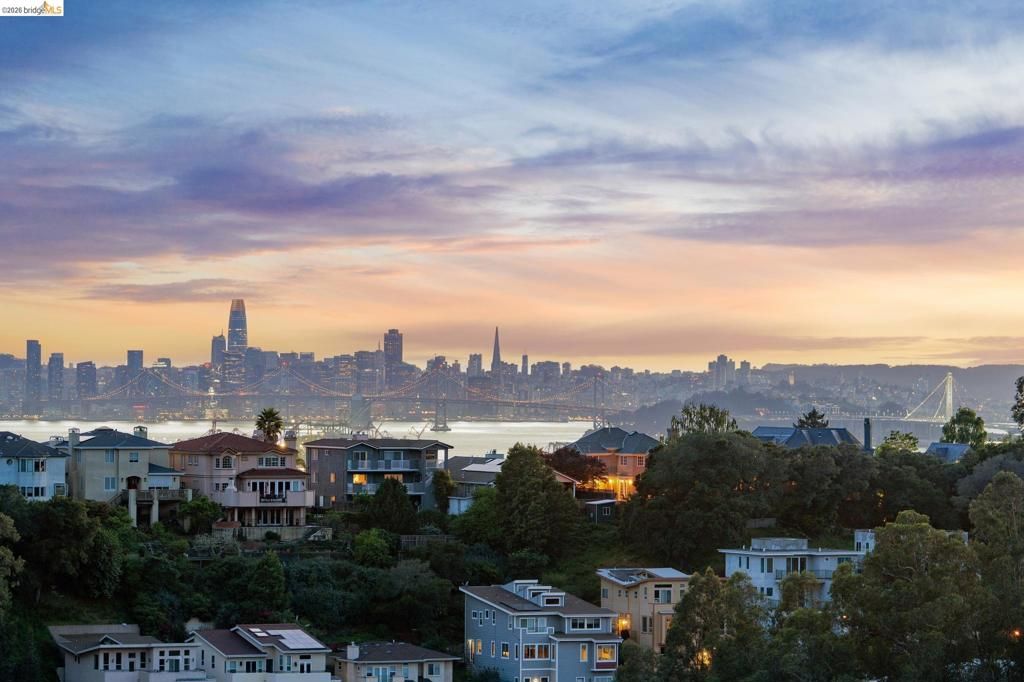 101 Taurus Ave, Oakland, CA 94611