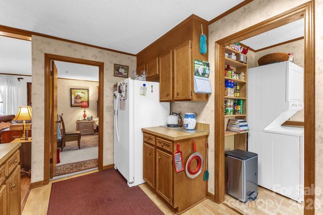 60 Pine View Road, Newland, NC 28657