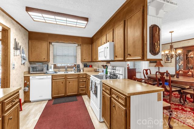 60 Pine View Road, Newland, NC 28657