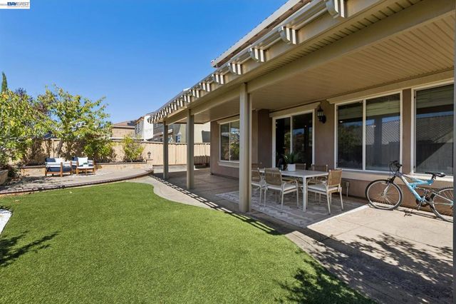 9 Tullach Pl, Hayward, CA 94542