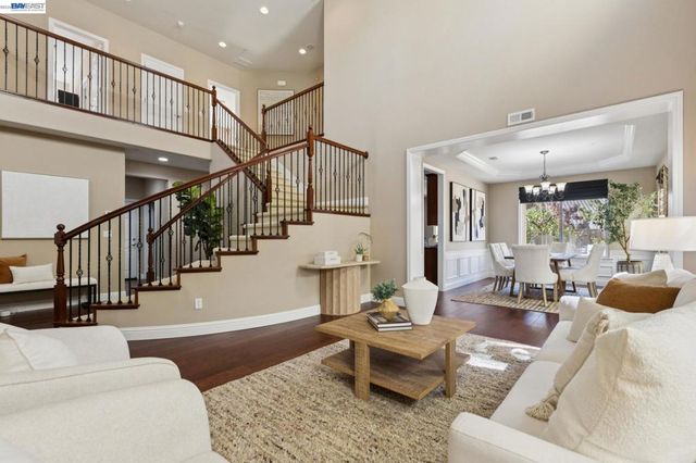 9 Tullach Pl, Hayward, CA 94542