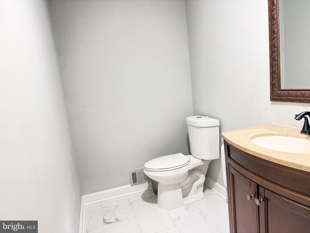805 BALLS HILL RD, Mclean, VA 22101