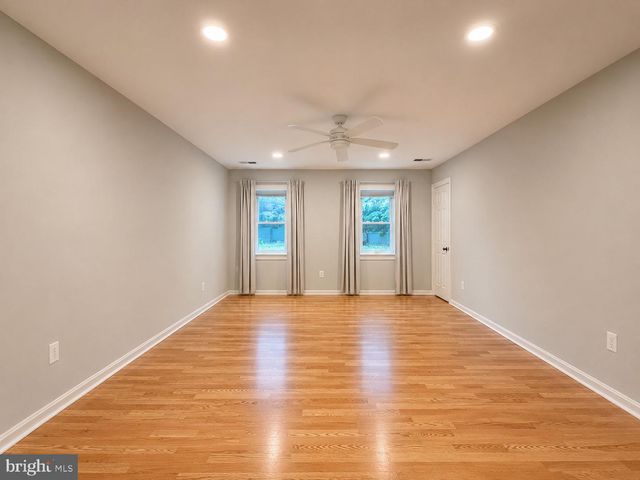 805 BALLS HILL RD, Mclean, VA 22101