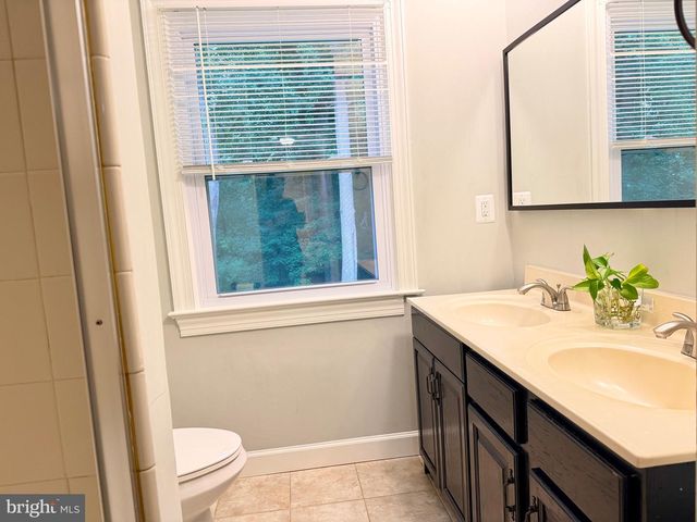 805 BALLS HILL RD, Mclean, VA 22101
