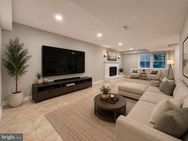 805 BALLS HILL RD, Mclean, VA 22101