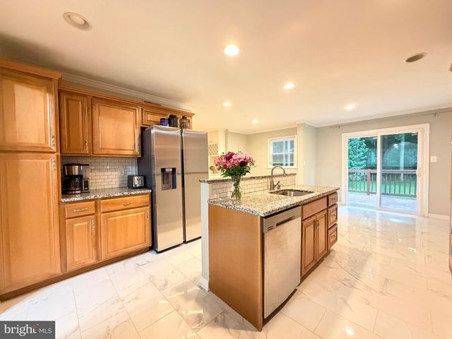 805 BALLS HILL RD, Mclean, VA 22101