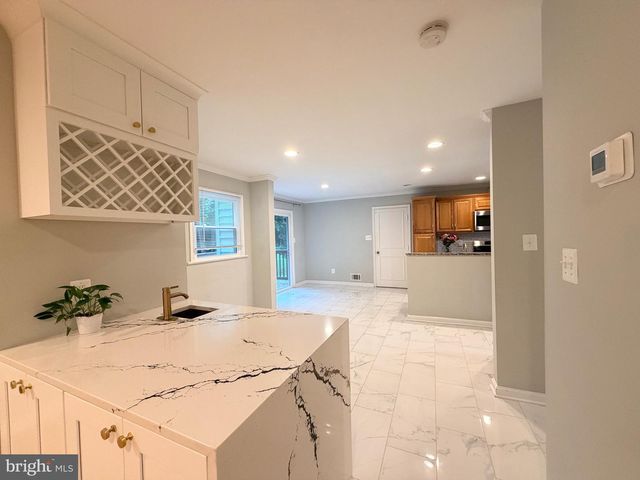 805 BALLS HILL RD, Mclean, VA 22101