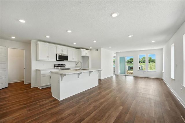 8708 SW Edgewater Drive, Blue Springs, MO 64064