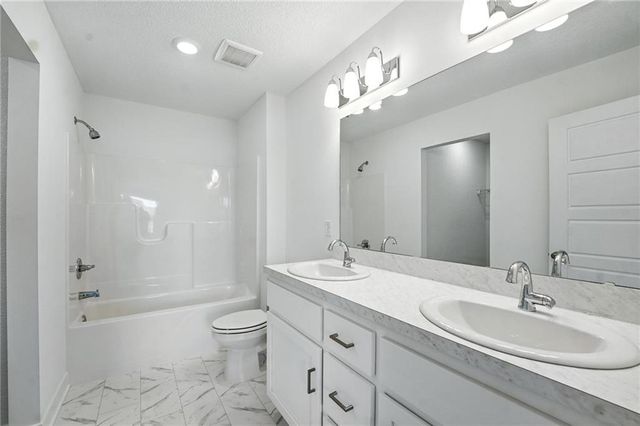 8708 SW Edgewater Drive, Blue Springs, MO 64064