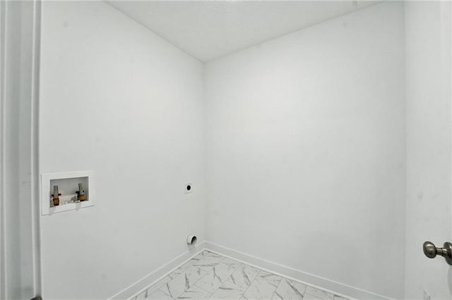 8708 SW Edgewater Drive, Blue Springs, MO 64064