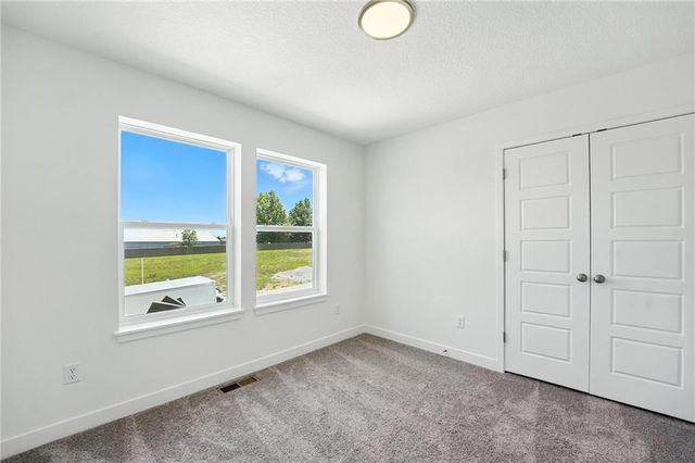 8708 SW Edgewater Drive, Blue Springs, MO 64064