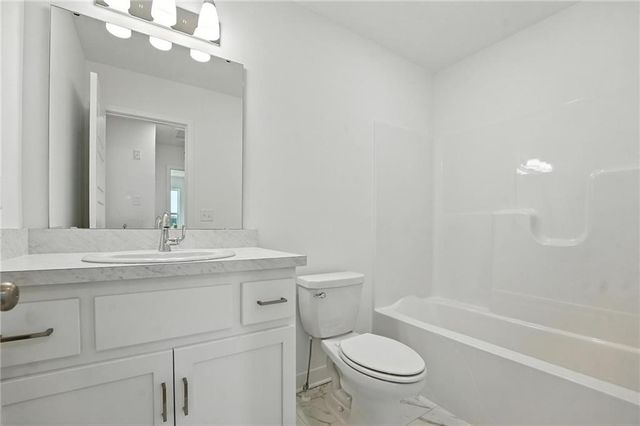 8708 SW Edgewater Drive, Blue Springs, MO 64064