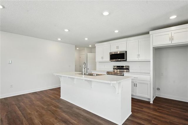 8708 SW Edgewater Drive, Blue Springs, MO 64064