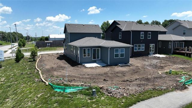 8708 SW Edgewater Drive, Blue Springs, MO 64064