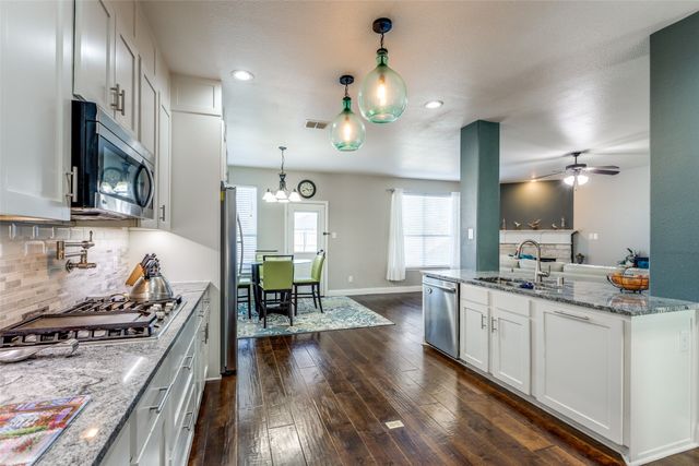 1427 Hanover Lane, Van Alstyne, TX 75495