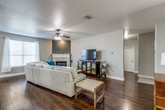 1427 Hanover Lane, Van Alstyne, TX 75495