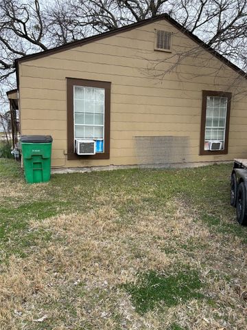 912 Ritchey Street, Gainesville, TX 76240