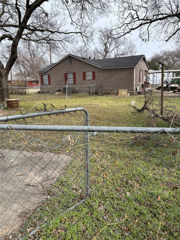 912 Ritchey Street, Gainesville, TX 76240